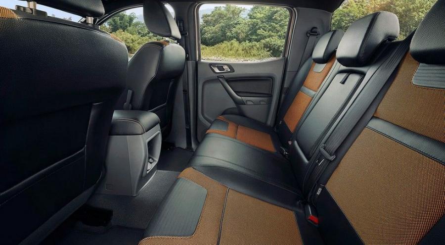 Интерьер Ford Ranger WildTrak Jet Black 2017 года  (MY) (фото 3 из 5)